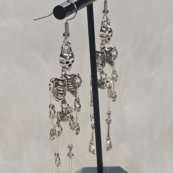 NIP Halloween Themed Silver Color Skeleton Dangle Earrings - Picture 3 of 13